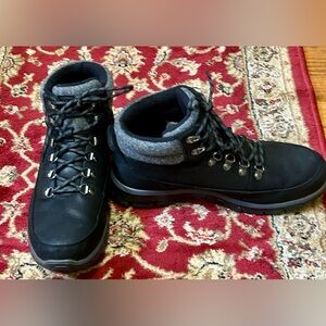 Skechers sz 11 Black and Gray Winter Cozy Boots Lace up! Lightweight, traction!